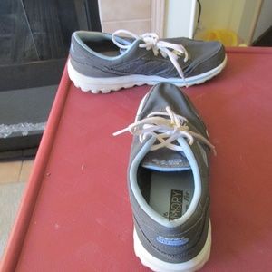 Women's Skechers Size 9
